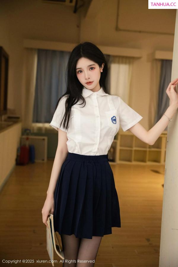 Carina Lee Carina布丁 [XiuRen]高清写真图 2025.05.16 No.10287 布丁wow 性感JK第2张图片